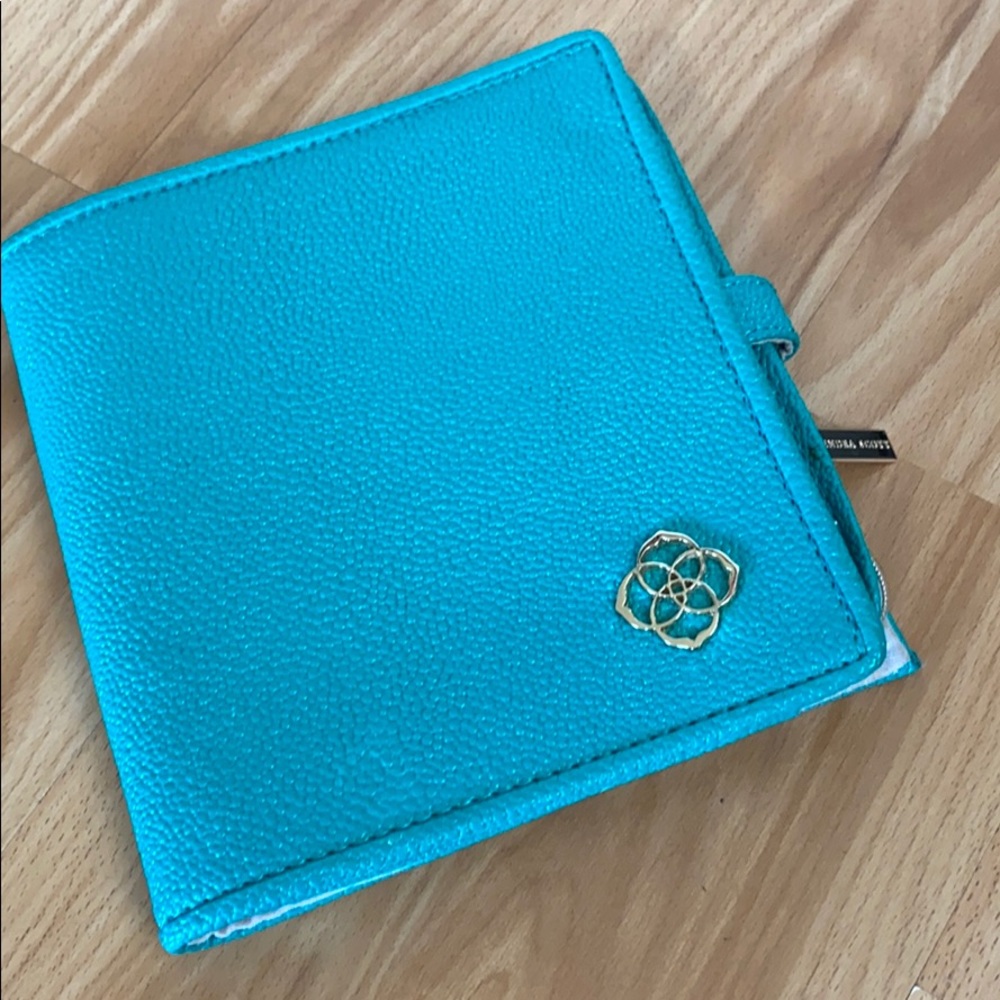 Kendra Scott Carrying Case